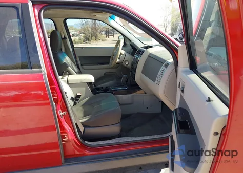 2011 Mazda Tribute I Grand Touring z USA, uszkodzony, nr VIN 4F2CY0C72BKM06528